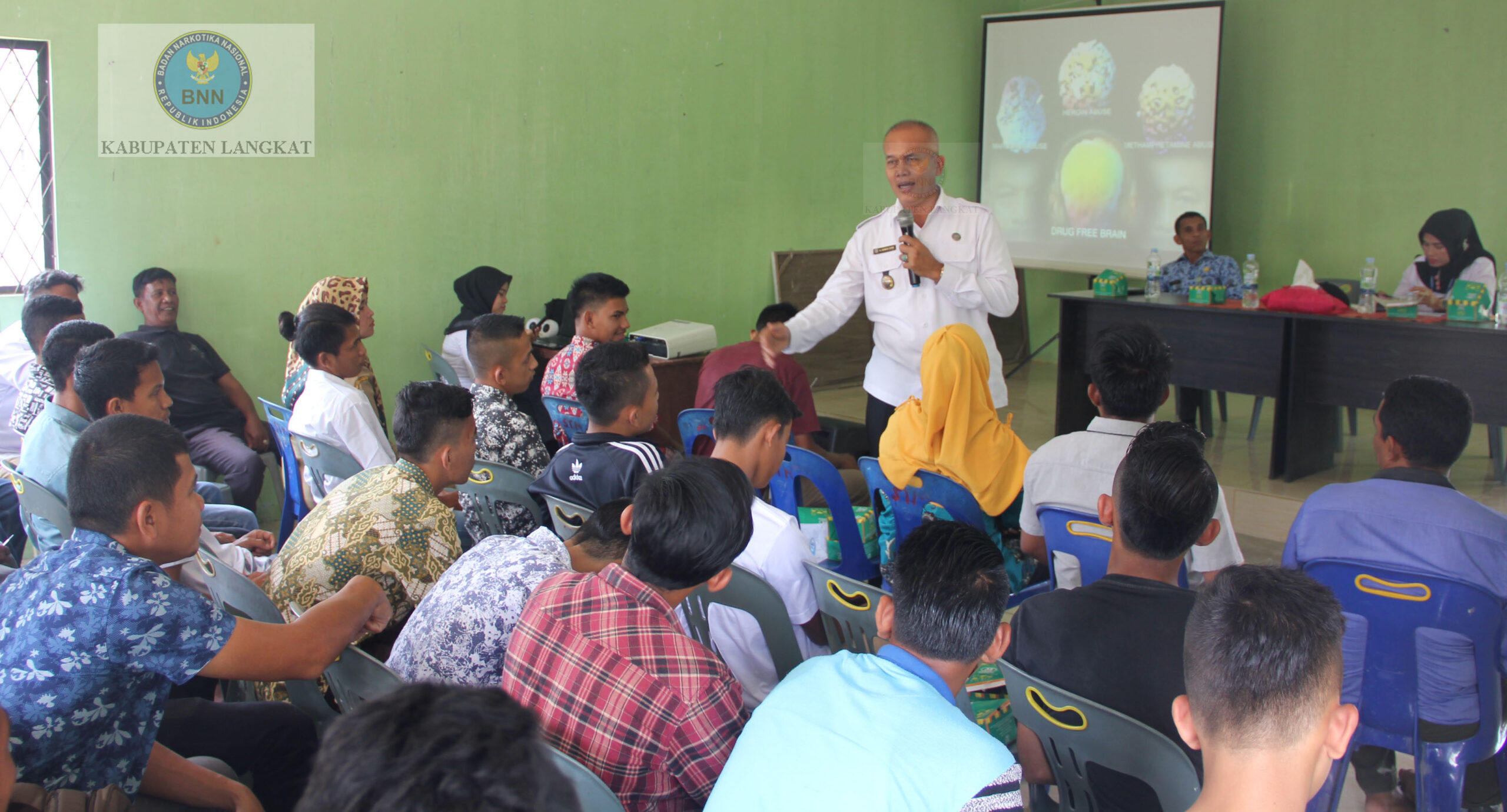 SOSIALISASI INFORMASI P4GN MELALUI TALKSHOW KEPADA MASYARAKAT DESA PERTUMBUKAN KABUPATEN LANGKAT SOSIALISASI INFORMASI P4GN MELALUI TALKSHOW KEPADA MASYARAKAT DESA PERTUMBUKAN KABUPATEN LANGKAT