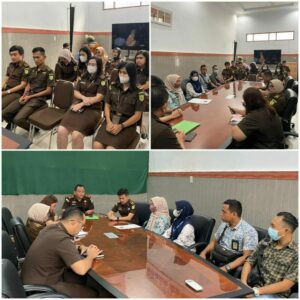 Kegiatan Pelaksanaan pemeriksaan urine terhadap Pegawai Cabang Kejaksaan Negeri Langkat Kegiatan Pelaksanaan pemeriksaan urine terhadap Pegawai Cabang Kejaksaan Negeri Langkat