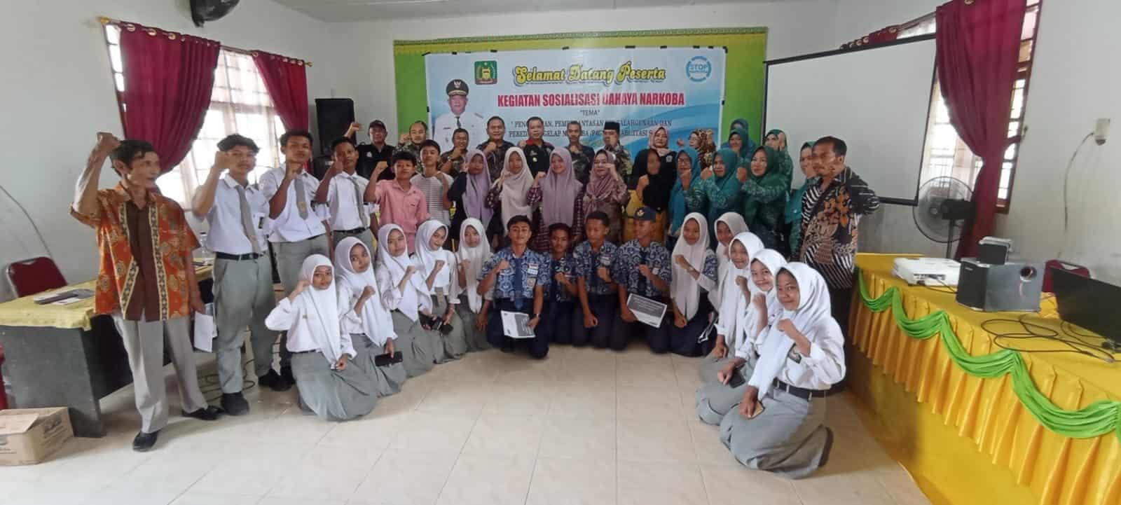 Kepala BNNK Langkat Menjadi Narasumber Dalam Kegiatan Sosialisasi Bahaya Narkoba Tahun 2023 di Kantor Camat Kecamatan Hinai Kab.Langkat Kepala BNNK Langkat Menjadi Narasumber Dalam Kegiatan Sosialisasi Bahaya Narkoba Tahun 2023 di Kantor Camat Kecamatan Hinai Kab.Langkat