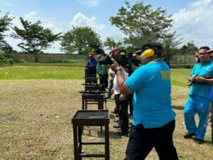 Kepala BNNK Langkat Beserta Staff Melakukan Pelatihan Menembak di SPN Polda Sumut Kec. Hinai Kab. Langkat Kepala BNNK Langkat Beserta Staff Melakukan Pelatihan Menembak di SPN Polda Sumut Kec. Hinai Kab. Langkat