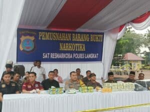 Kepala BNNK Langkat Yang Diwakilkan Oleh Penyidik Seksi Pemberantasan BNNK Langkat Menghadiri Kegiatan Pemusnahan Barang Bukti Narkotika di Polres Langkat Kepala BNNK Langkat Yang Diwakilkan Oleh Penyidik Seksi Pemberantasan BNNK Langkat Menghadiri Kegiatan Pemusnahan Barang Bukti Narkotika di Polres Langkat