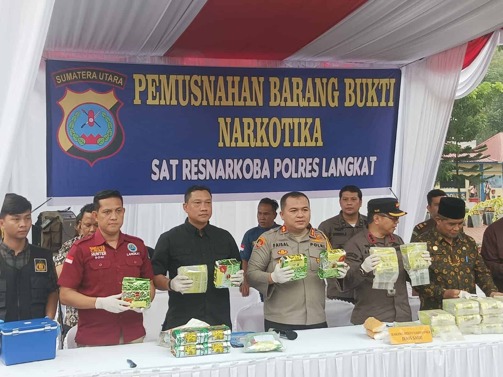 Kepala BNNK Langkat Yang Diwakilkan Oleh Penyidik Seksi Pemberantasan BNNK Langkat Menghadiri Kegiatan Pemusnahan Barang Bukti Narkotika di Polres Langkat Kepala BNNK Langkat Yang Diwakilkan Oleh Penyidik Seksi Pemberantasan BNNK Langkat Menghadiri Kegiatan Pemusnahan Barang Bukti Narkotika di Polres Langkat
