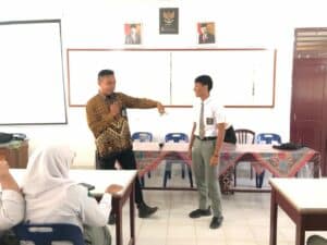 Subkoordinator P2M Beserta Staff Melakukan Sosialisasi P4GN di Lingkungan Pendidikan SMAN 1 Stabat Subkoordinator P2M Beserta Staff Melakukan Sosialisasi P4GN di Lingkungan Pendidikan SMAN 1 Stabat
