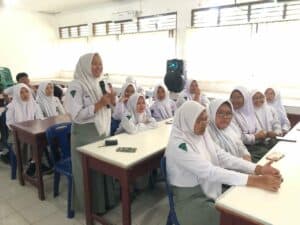 Subkoordinator P2M Beserta Staff Melakukan Sosialisasi P4GN di Lingkungan Pendidikan SMAN 1 Stabat Subkoordinator P2M Beserta Staff Melakukan Sosialisasi P4GN di Lingkungan Pendidikan SMAN 1 Stabat