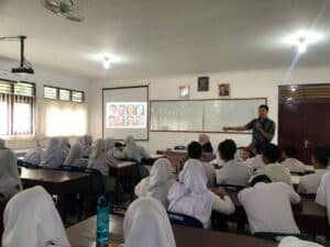 Subkoordinator P2M Beserta Staff Melakukan Sosialisasi P4GN di Lingkungan Pendidikan SMAN 1 Stabat Subkoordinator P2M Beserta Staff Melakukan Sosialisasi P4GN di Lingkungan Pendidikan SMAN 1 Stabat